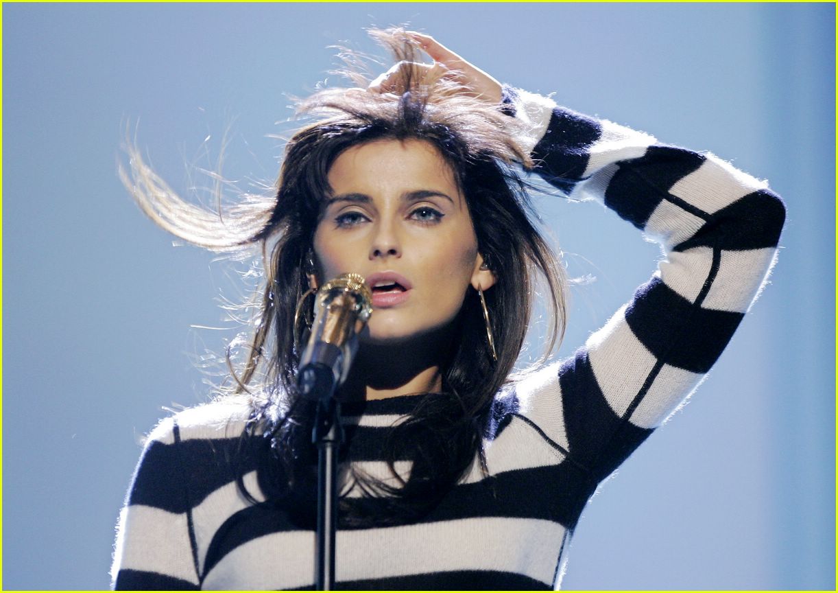 nelly furtado photo sexy
