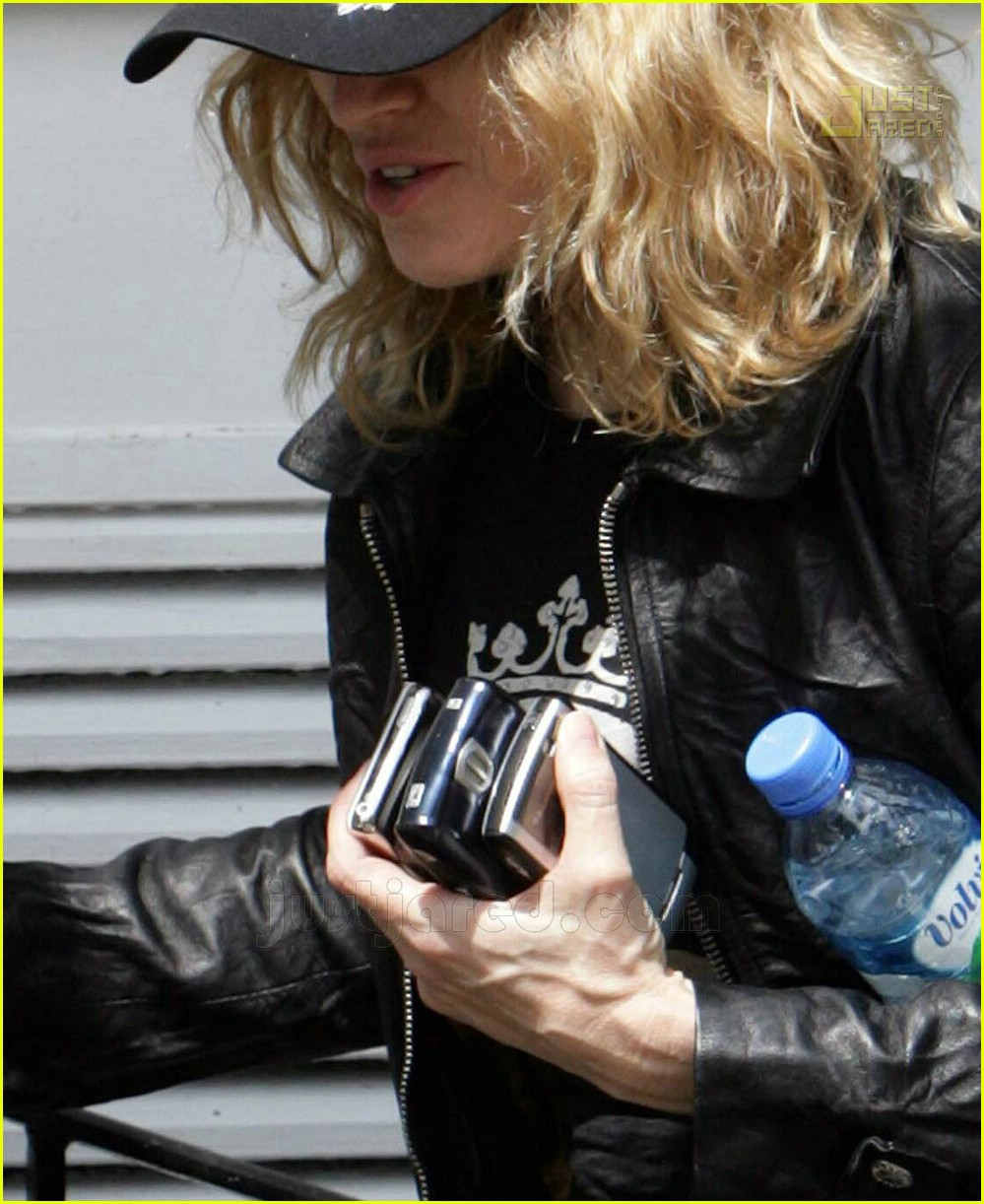 madonna-mobile-devices-05.jpg