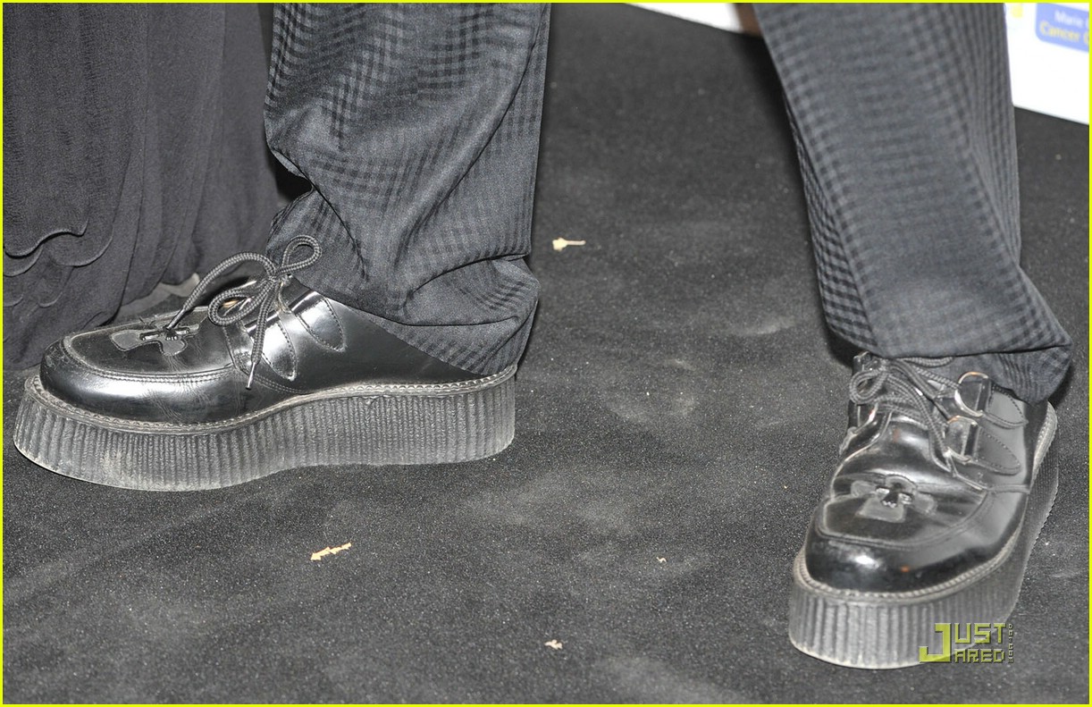 Full Sized Photo of bono platform shoes 01 Photo 1189971