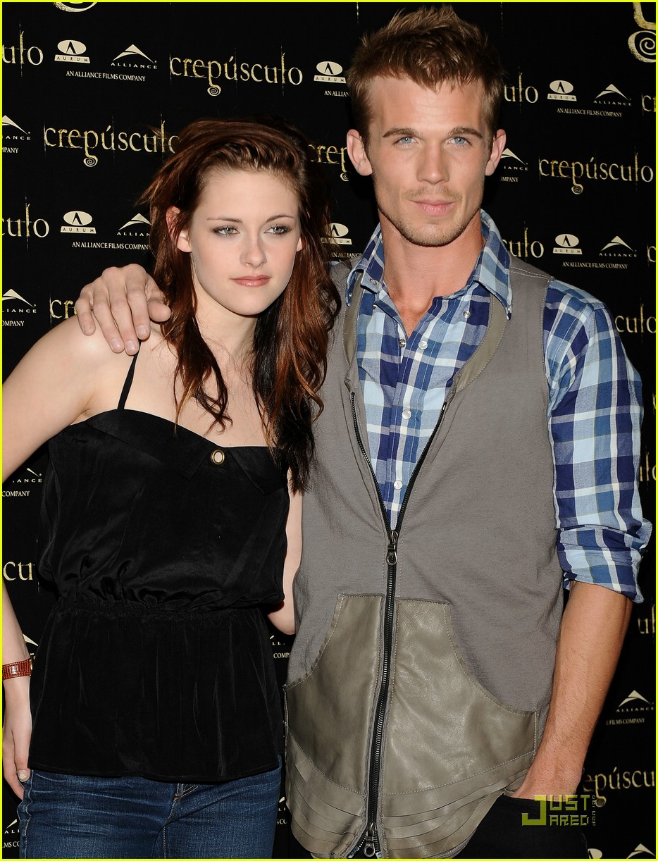 Kristen Stewart Charms At Crepusculo Photo 1508951 Cam Gigandet