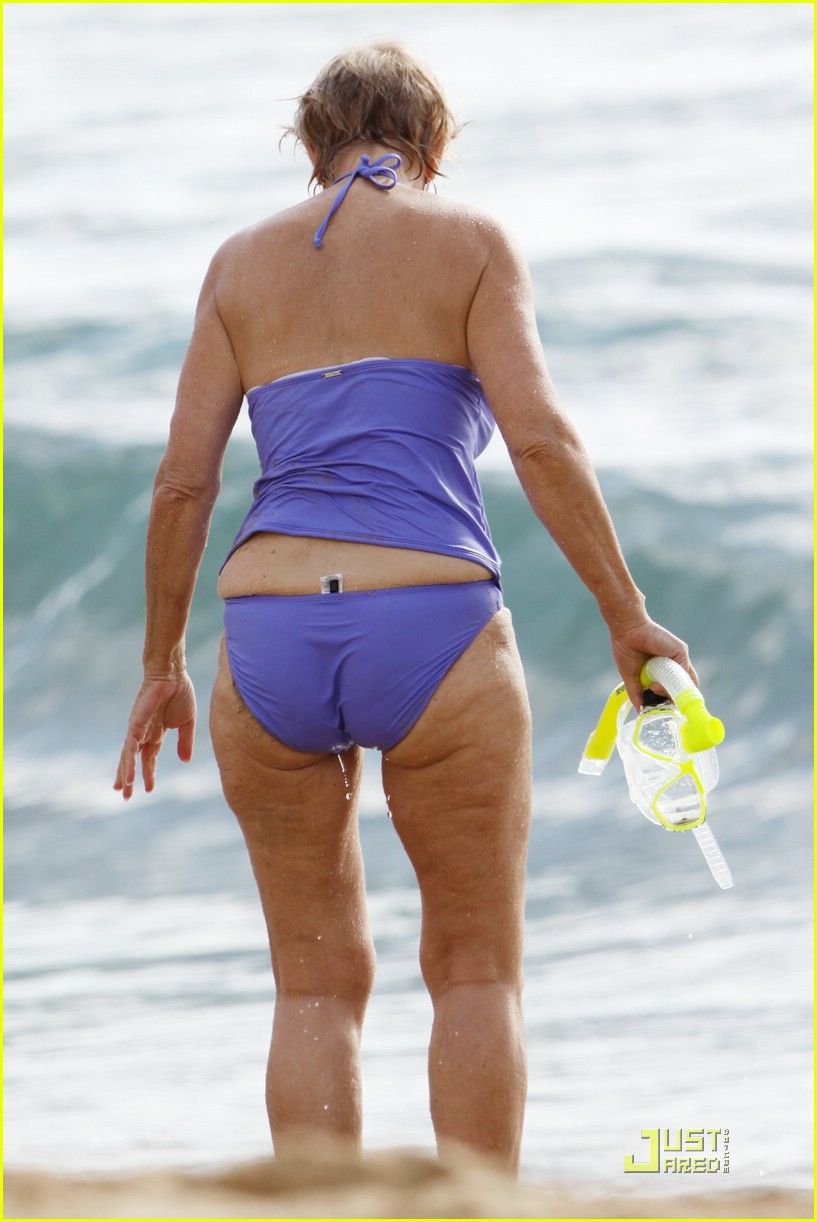 Helen Mirren Bikini Picture 67