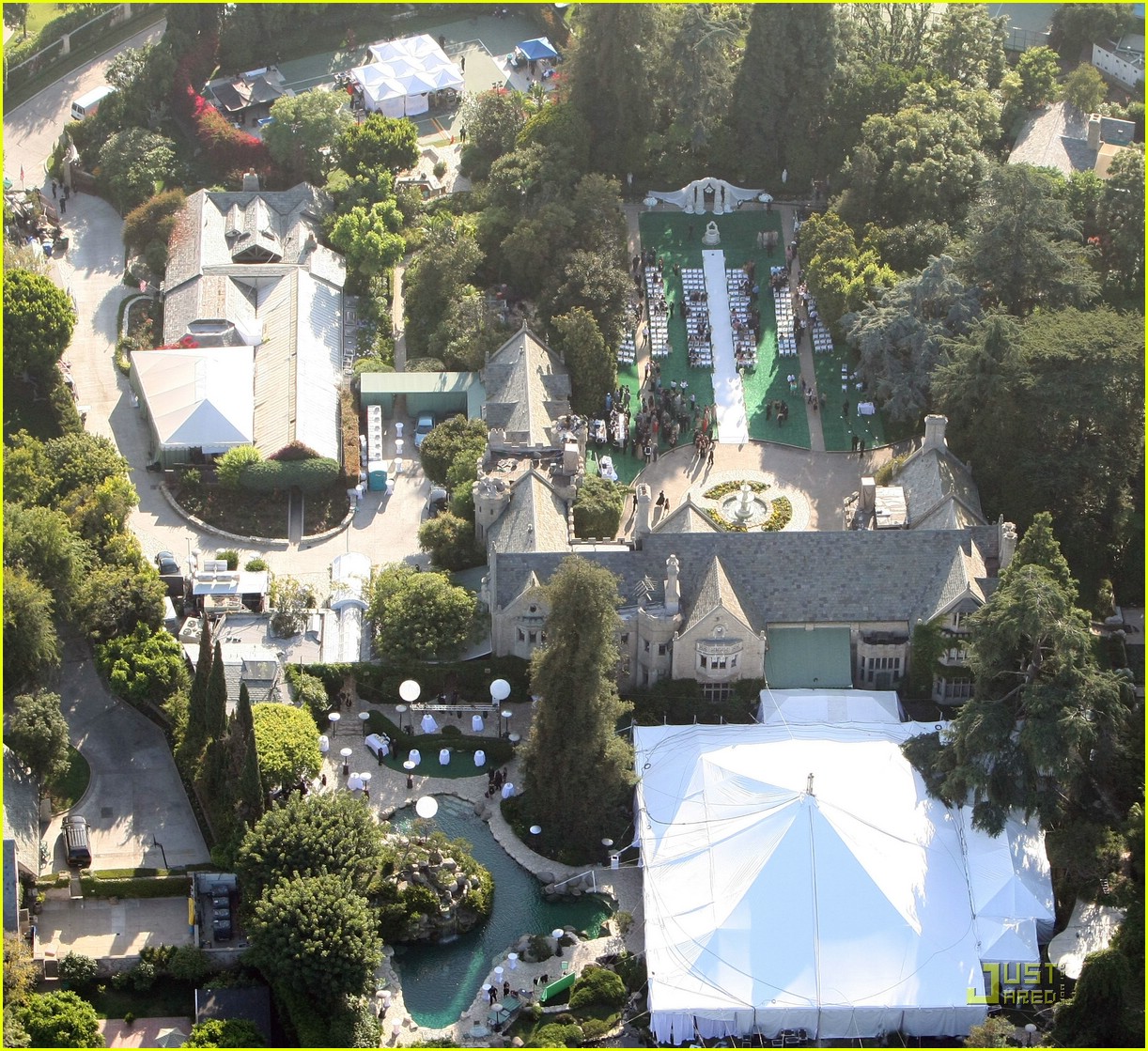 Kendra Wilkinson Wedding Pictures FIRST LOOK! Photo