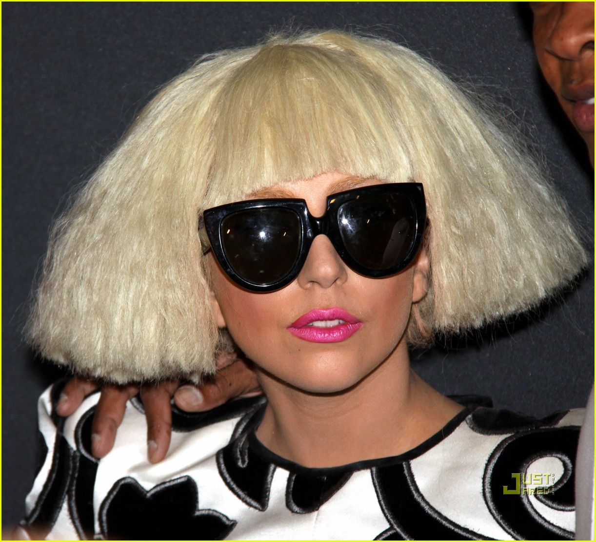 lady-gaga-monster-cable-dracula-05.jpg
