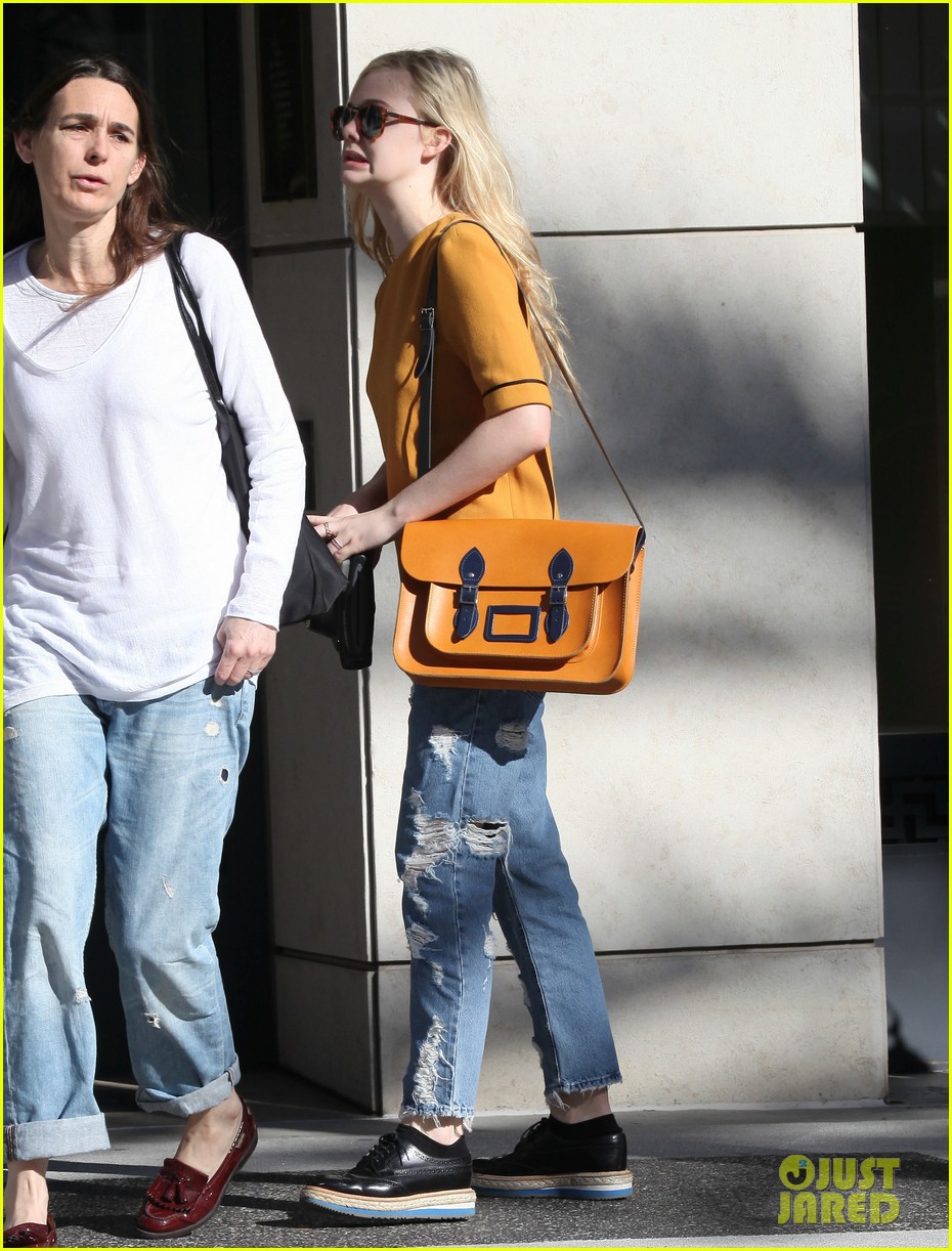 elle fanning christina hendricks bomb 01