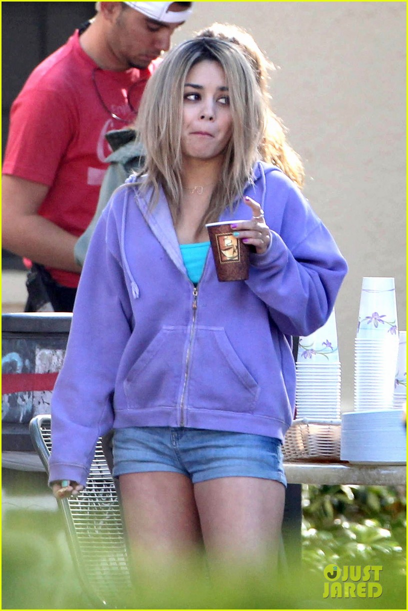 Vanessa Hudgens Blonde For Spring Breakers Photo 2636223