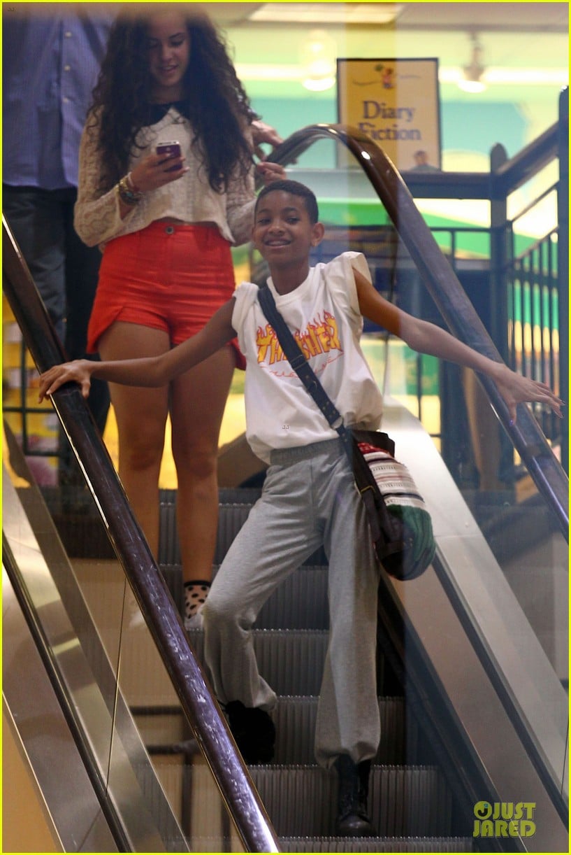 Willow Smith at Barnes & Noble in Calabasas, CA 6/27 Lipstick Alley
