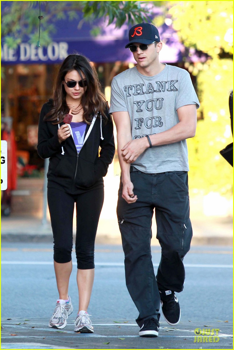 ashton kutcher dating mila