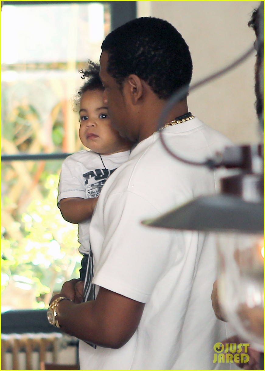 beyonce jay z parisian lunch with blue ivy carter 10