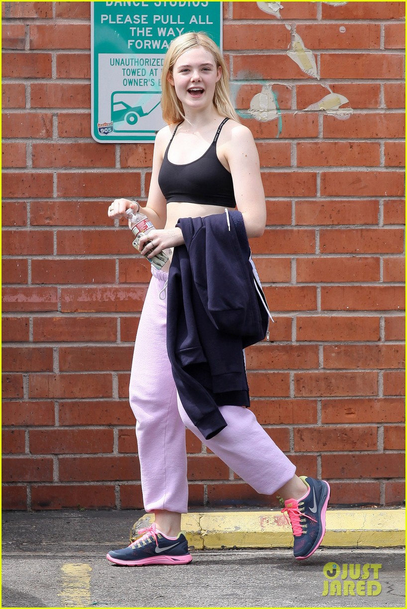 elle fanning sports bra workout 06