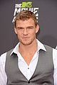 Liam Hemsworth alan ritchson MTV Movie Awards 2013 08