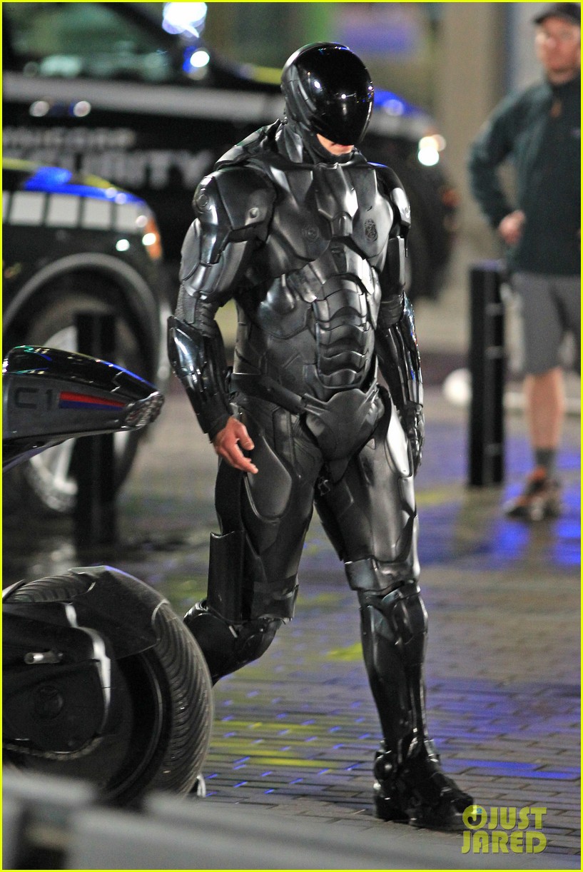 joel-kinnaman-suits-up-for-robocop-reshoots-16.jpg