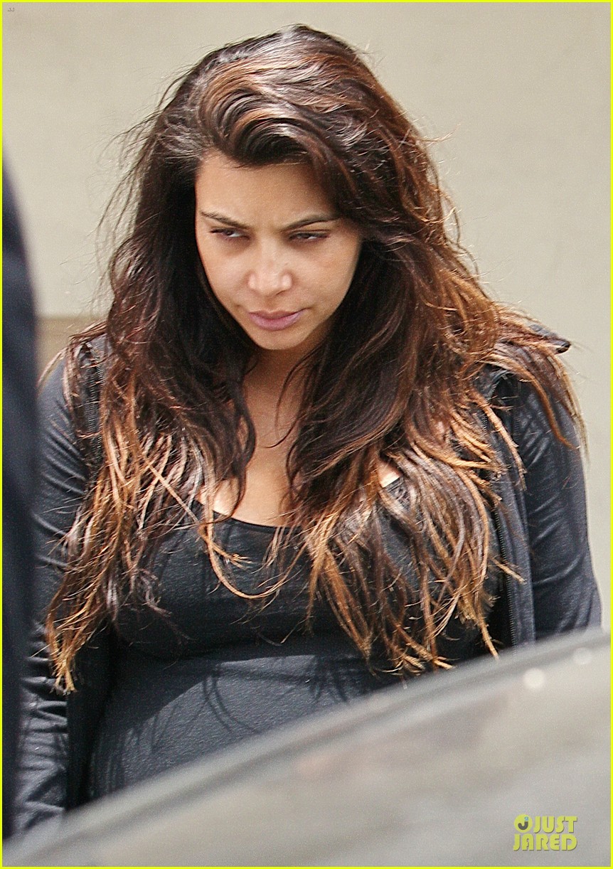 Pregnant Kim Kardashian Natural Glow At The Vitamin Barns Photo