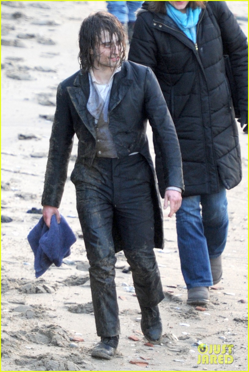 Daniel Radcliffe S Long Hair Reminds Us Of Sirius Black Photo