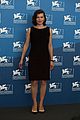 milla jovovich cradles baby bump at premiere 07