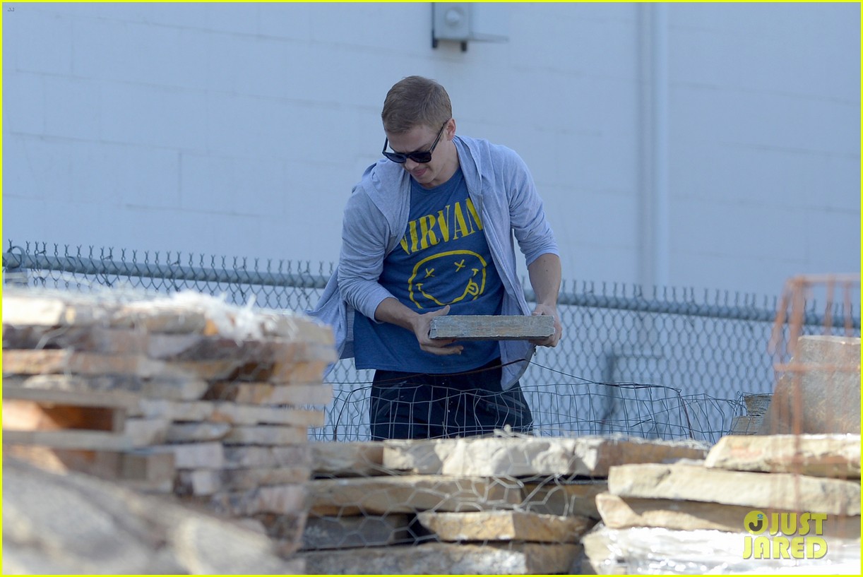 Hayden Christensen Grabs Ideas on Landscaping, Pregnant Rachel Bilson