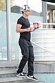 gavin rossdale carries starbucks for six 01