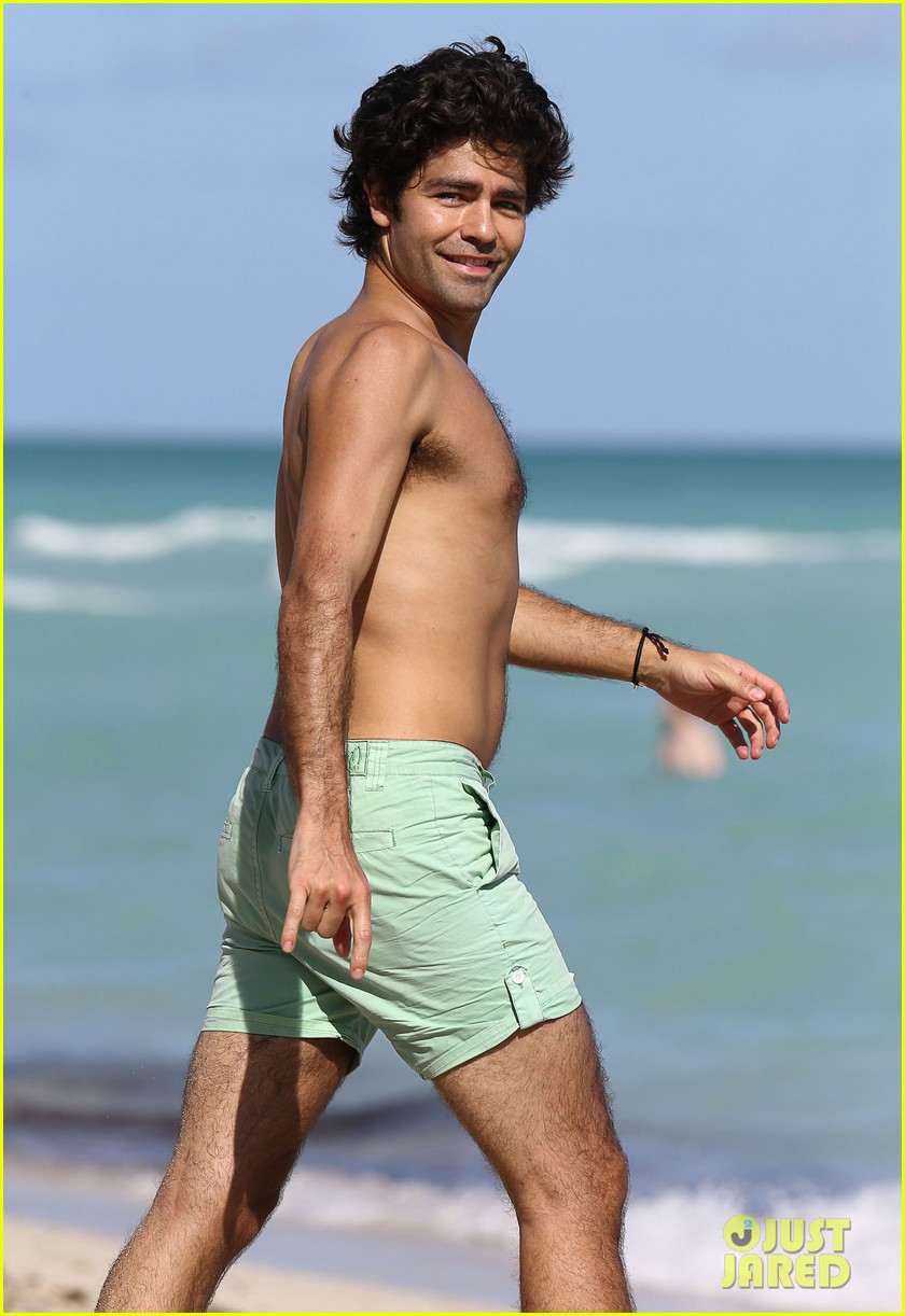 Adrian Grenier Shirtless at the Beach in Miami December 