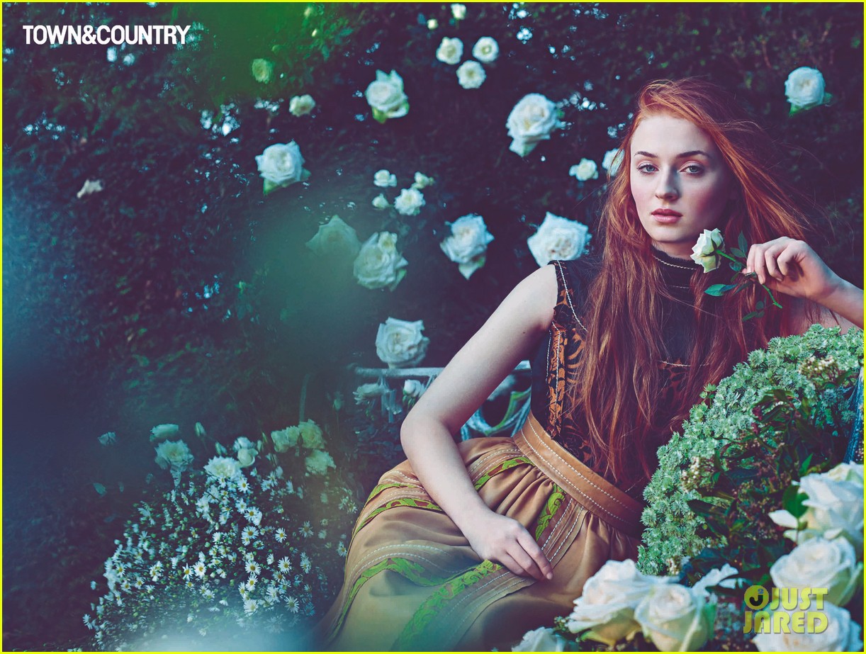 sophie turner town country feb cover 02