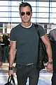 justin theroux buff arms lax airport 01
