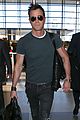 justin theroux buff arms lax airport 04