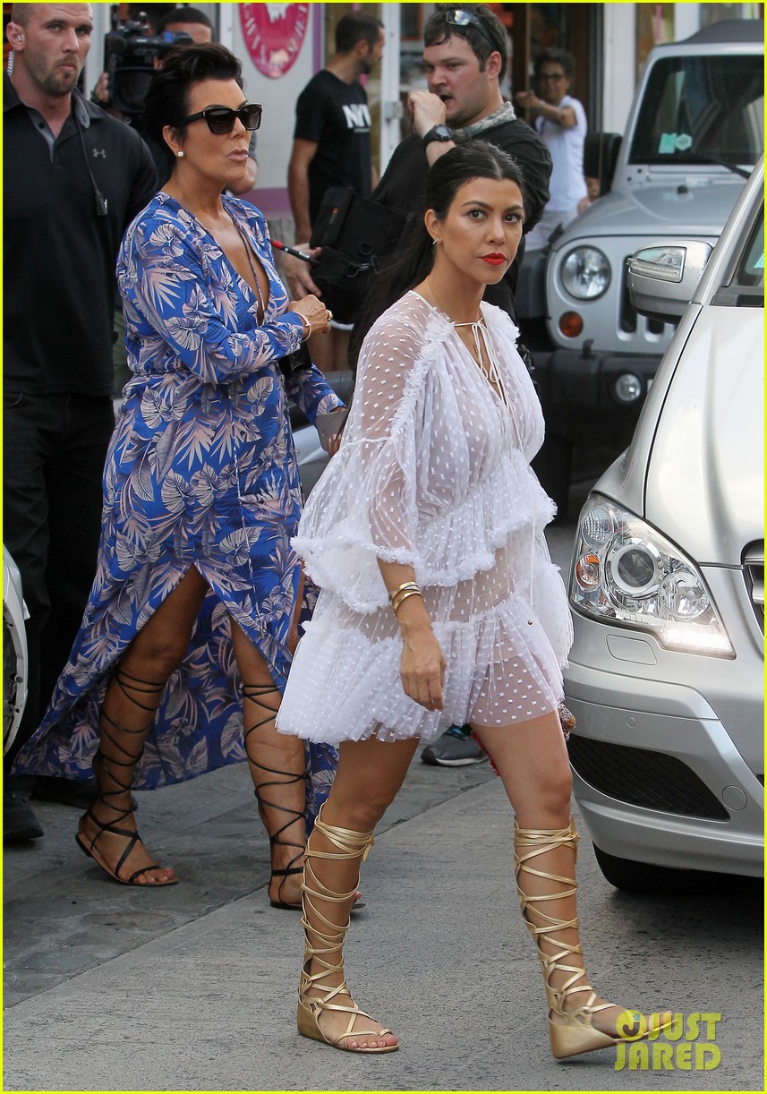 kardashians vacation in st barts together 01