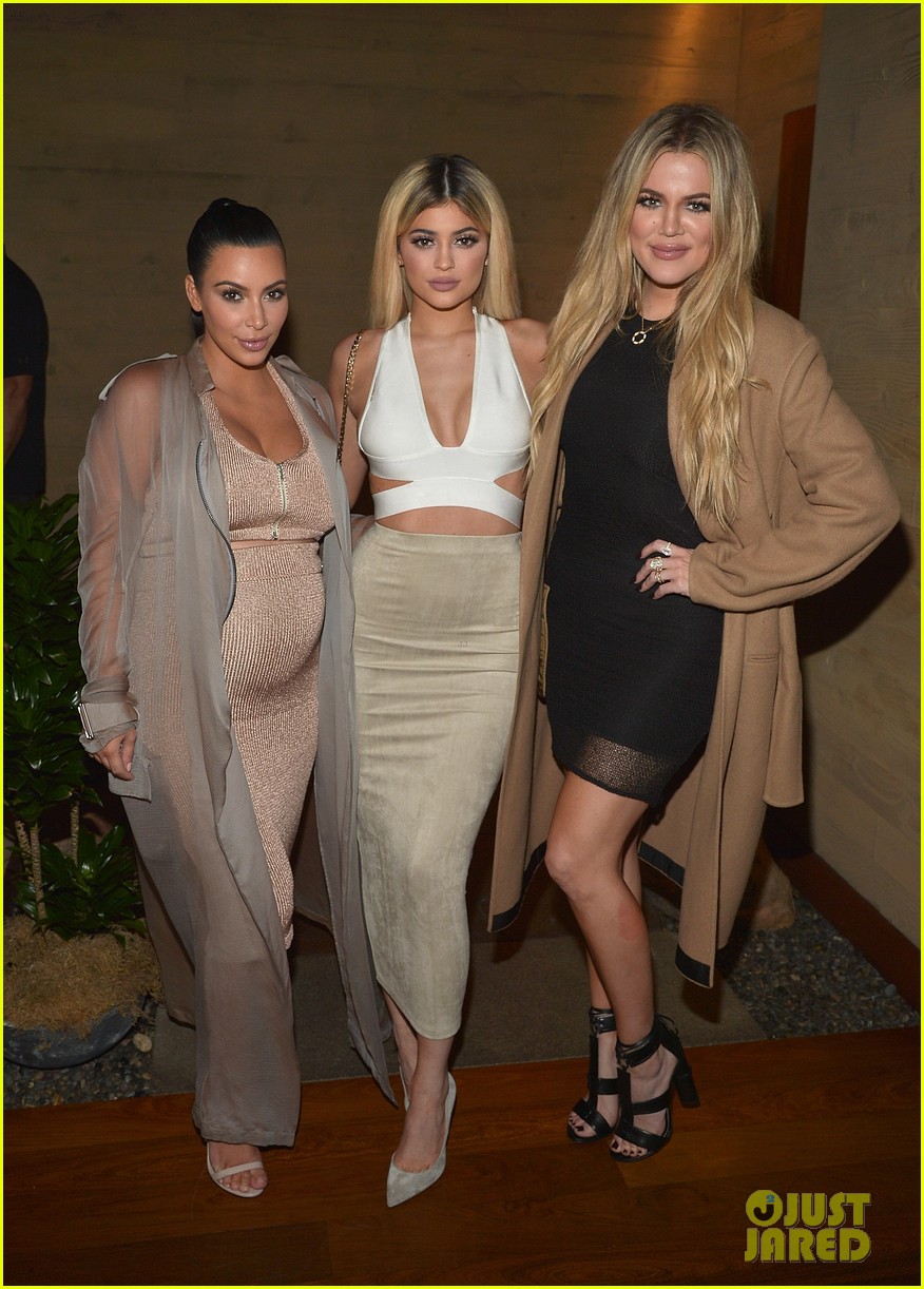kim kardashian displays baby bump at her website launch 08