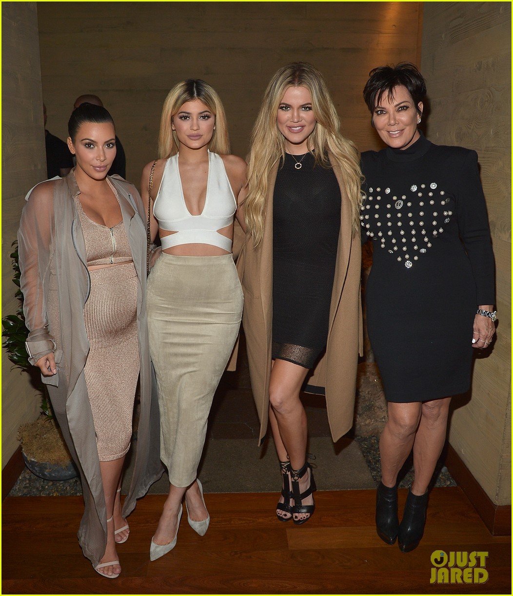 kim kardashian displays baby bump at her website launch 08