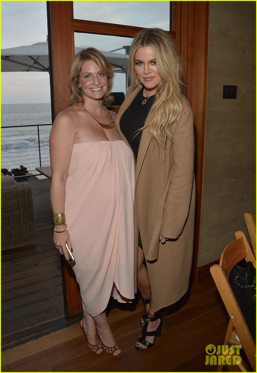 kim kardashian displays baby bump at her website launch 11