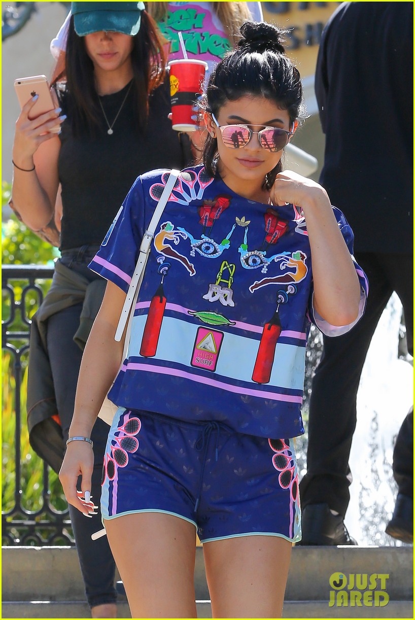 kylie jenner recalls first kiss but the guy doesnt remember 01