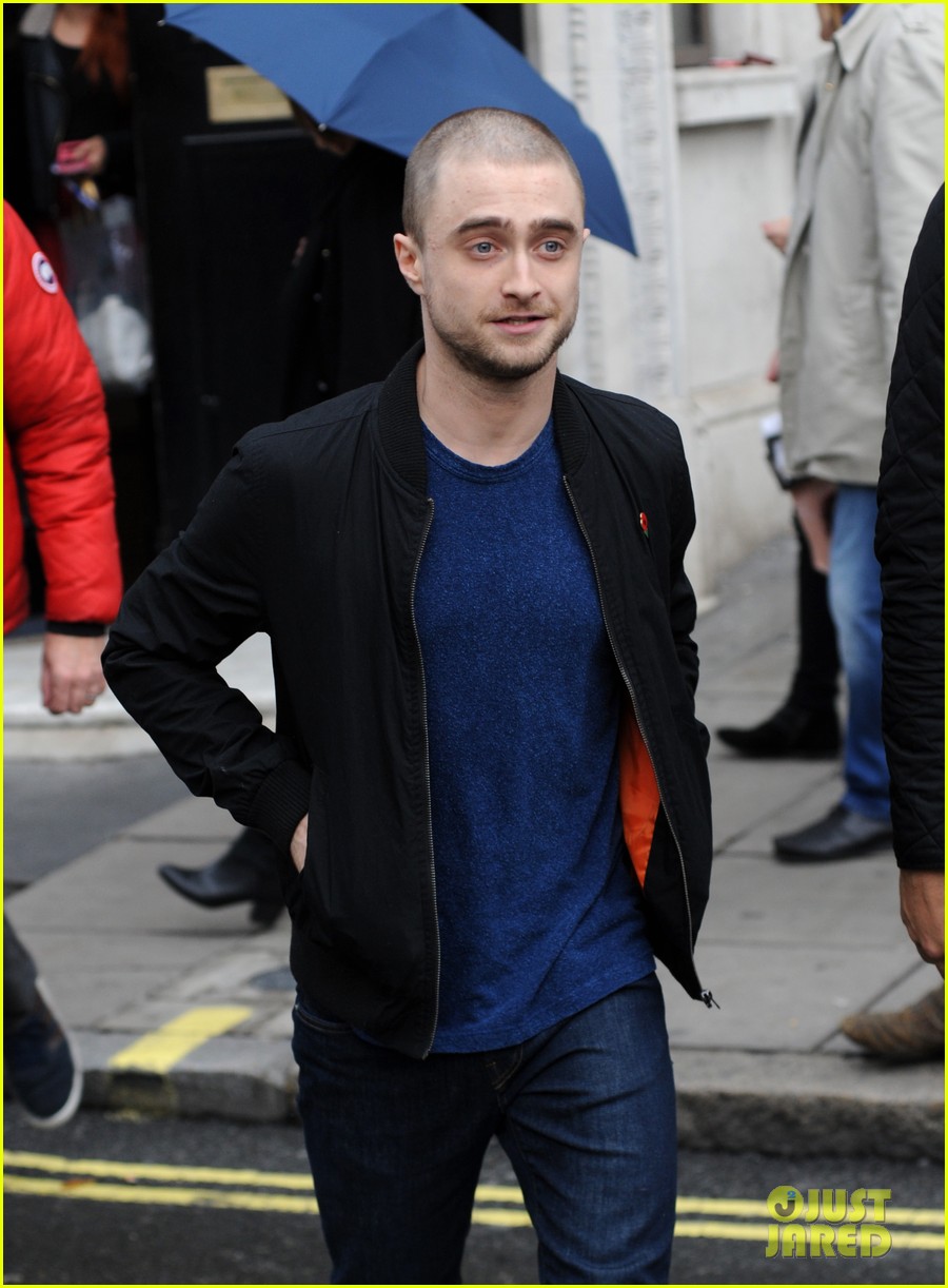 Daniel Radcliffe Shows Off Shaved Head At Bbc Radio Photo 3499571
