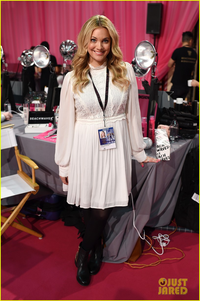 Victoria S Secret Fashion Show Models Get Ready For The Runway