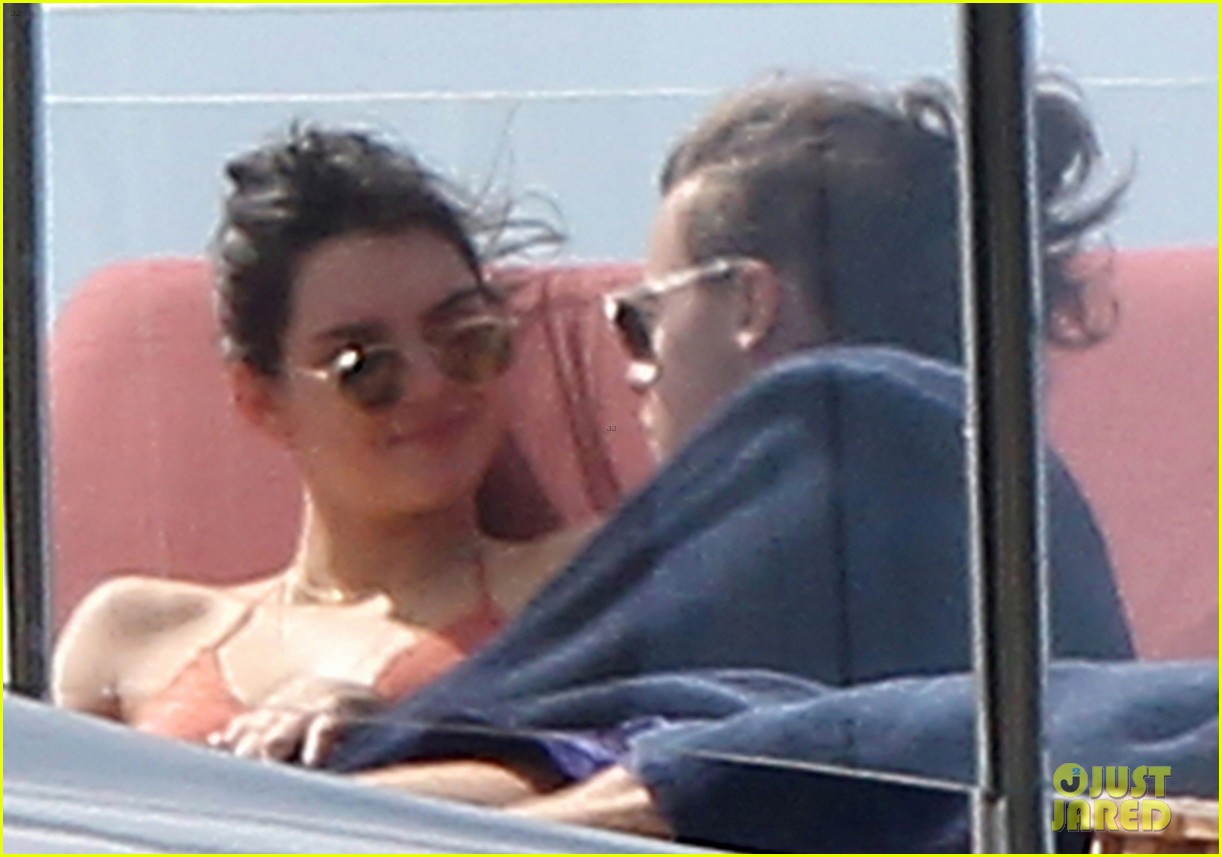 Harry Styles & Kendall Jenners Private Vacation Photos 