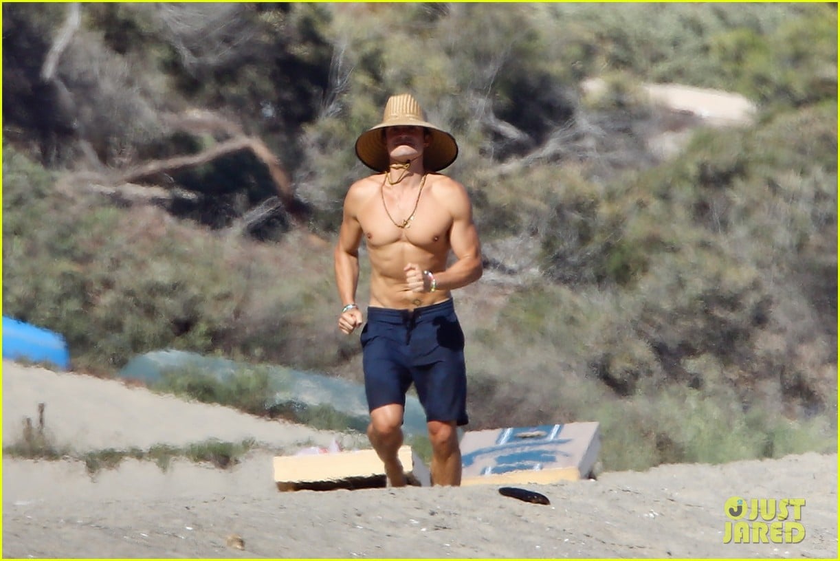 NSFW! See Orlando Bloom Go Balls Out On Paddle Board Play 