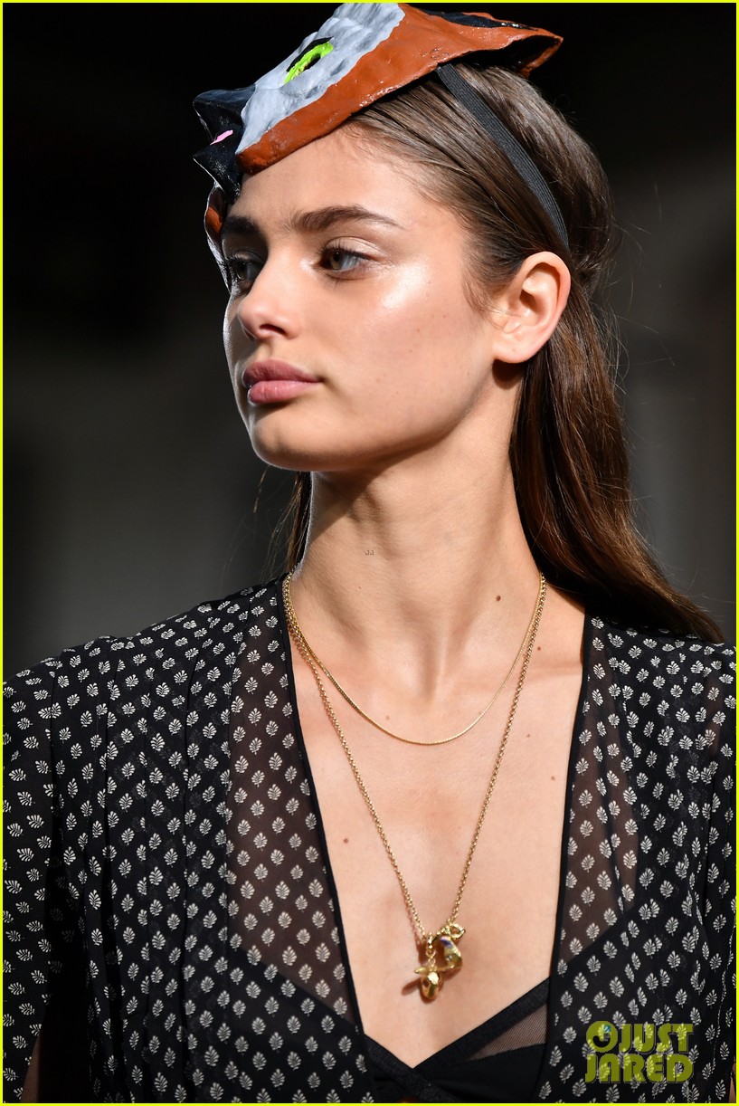 olivia-culpo-checks-ouot-galliano-runway