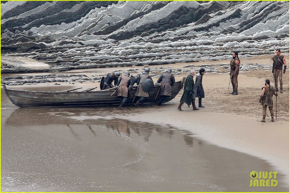 'Game of Thrones' Cast Films Beach Scene in Spain (Spoilers): Photo 3792381 | Game of ...1222 x 816