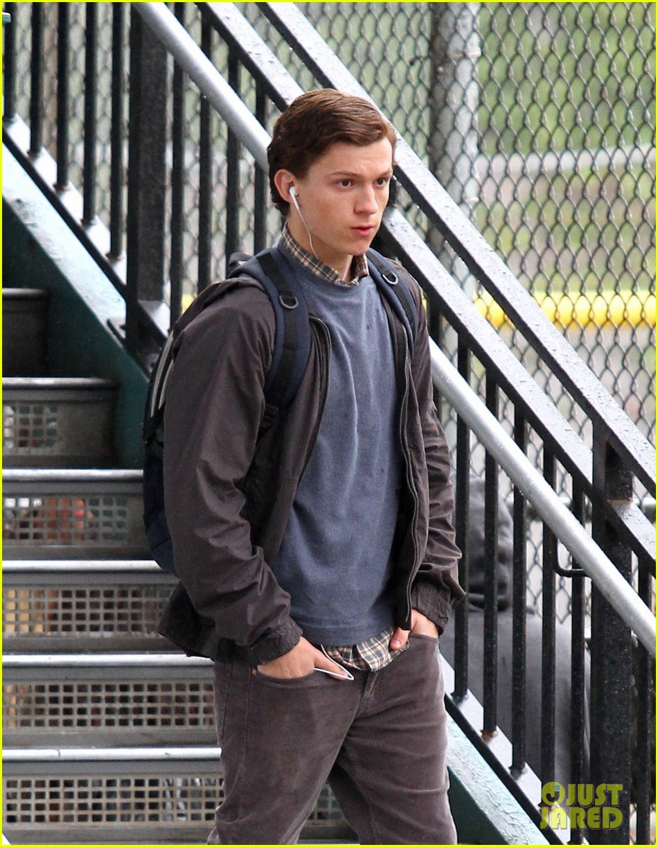 tom holland snaps a selfie while filming spide man homecoming 01