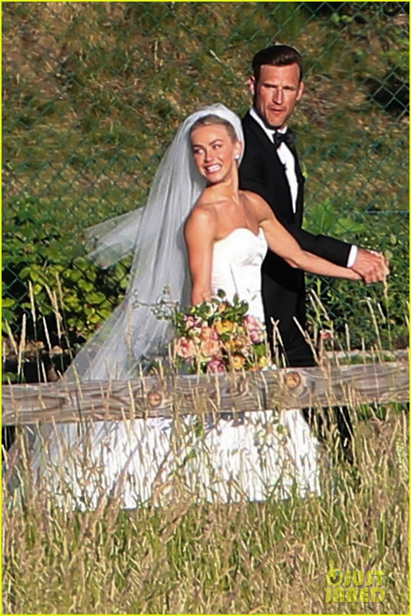 Julianne Hough�s Wedding Photos See the Romantic Pics