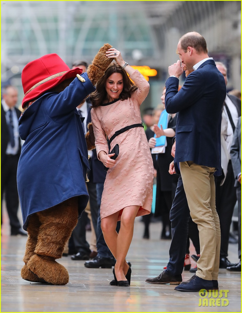 Картинки по запросу Kate Middleton Displays Tiny Baby Bump Dancing with Paddington Bear!