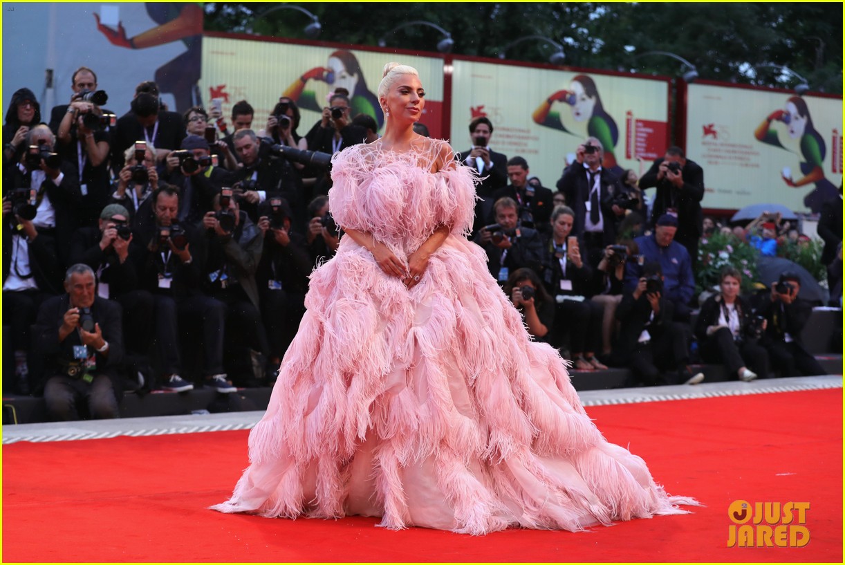 lady-gaga-stuns-at-a-star-is-born-venice