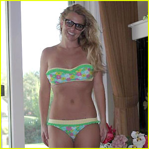 Britney Spears Tweets Bikini Photo & 'X Factor' Teaser!