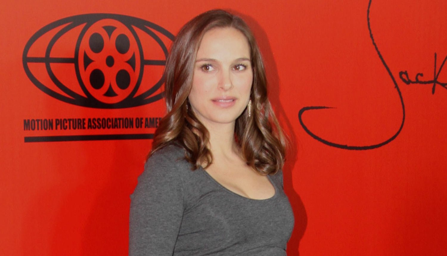 Natalie Portman Shows Off Major Baby Bump at 'Jackie' Premiere in DC!