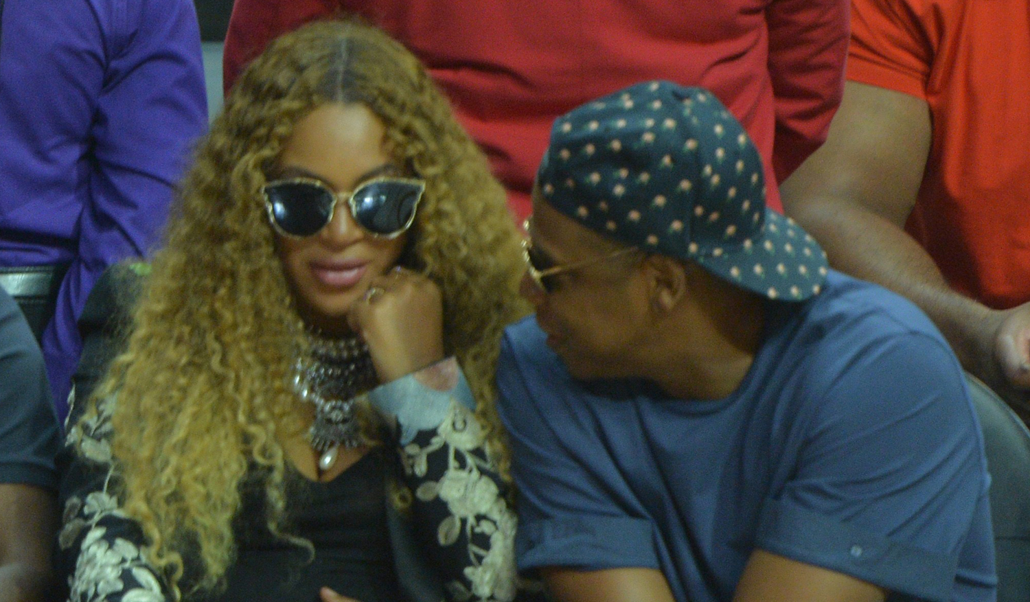 Jay Z Cradles Beyonce's Baby Bump at Clippers Game!
