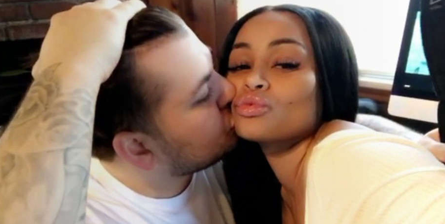 Rob Kardashian Kisses Blac Chyna in New Snapchat Video