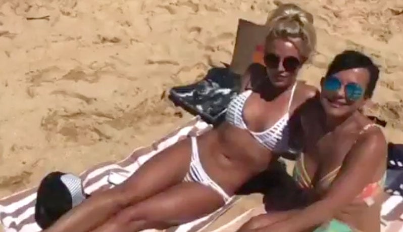 Britney Spears' Body Looks Ripped at the Beach in Hawaii!