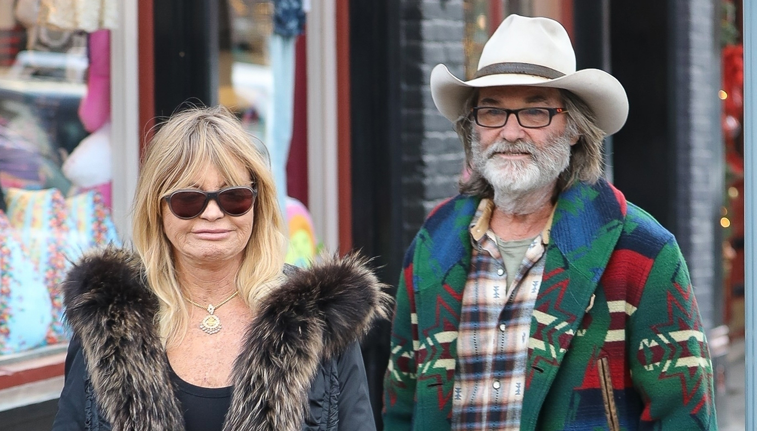 Goldie Hawn & Kurt Russell Spend the Day Shopping in Aspen Goldie Hawn & Kurt Russell Spend the Day Shopping in Aspen