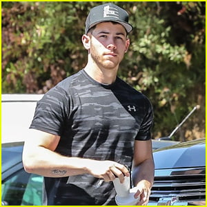 Nick Jonas Shows Off Buff Biceps at the Gym!