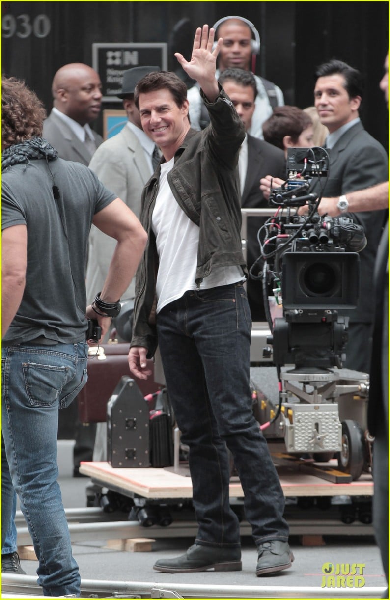 Tom Cruise dalam film OBLIVION